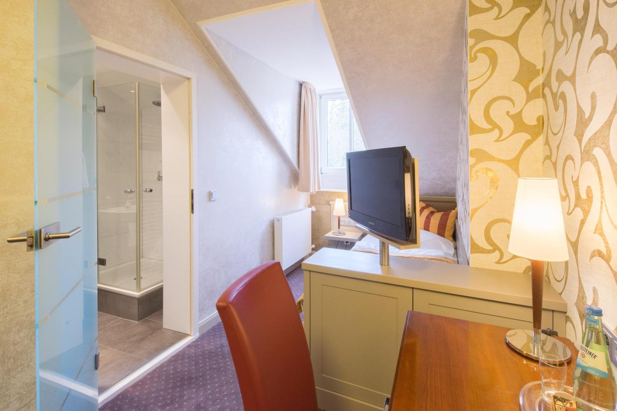 Parkhotel Gueldene Berge Weißenfels Pokoj fotografie